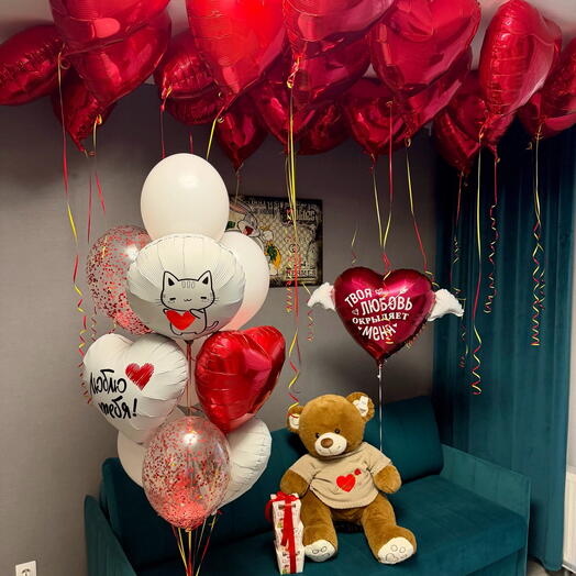 Красные сердца с мишкой