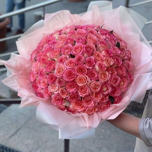 101 Роза 💕в нежной упаковке большой букет
