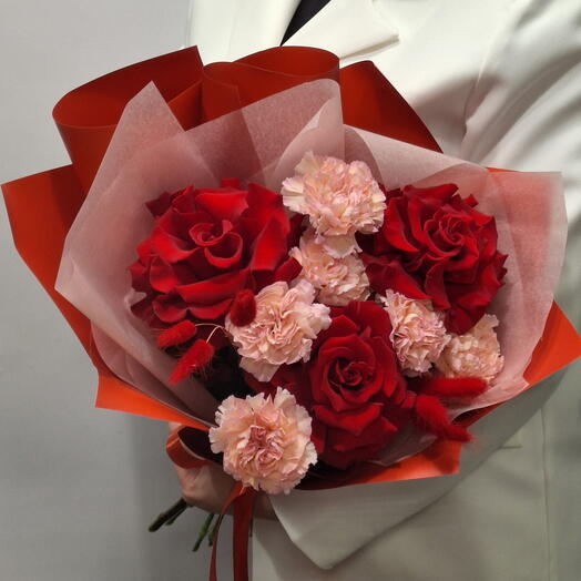 Красная французская роза 🌹 с диантусом и лагурусом