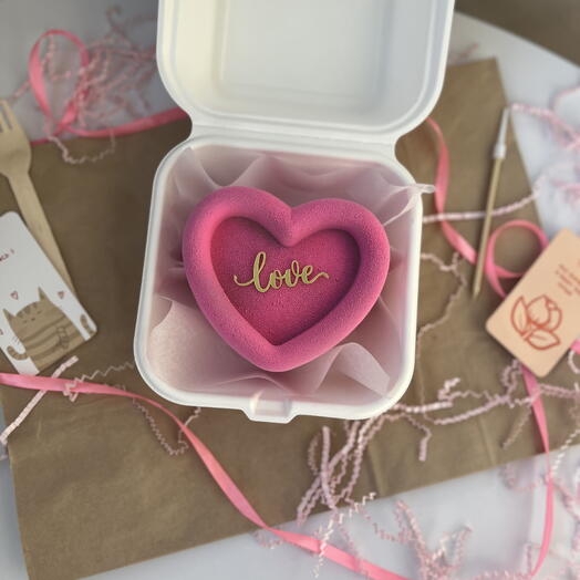 Муссовый бенто торт сердце розовый с топпером «love"