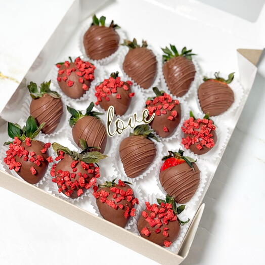 Клубника в шоколаде 16шт love