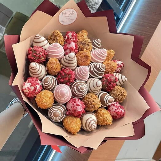 Клубника в шоколаде 700 Caramelle