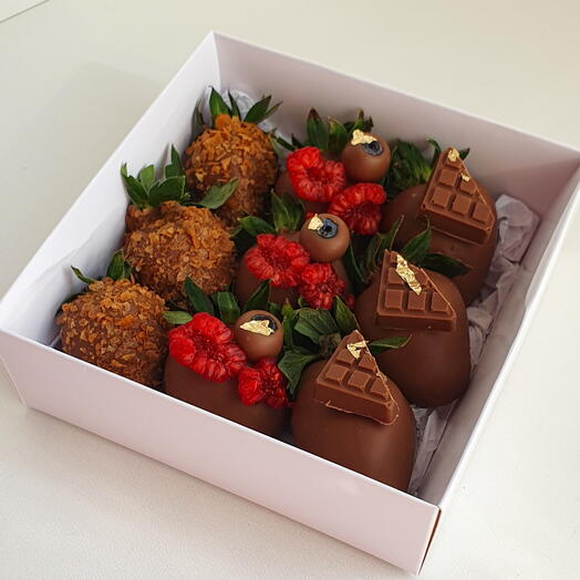 Клубника в шоколаде (9 ягод)