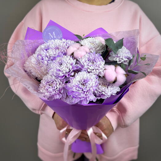 Лавандовые хризантемы с уютным розовым хлопком в романтичном букете 💜
