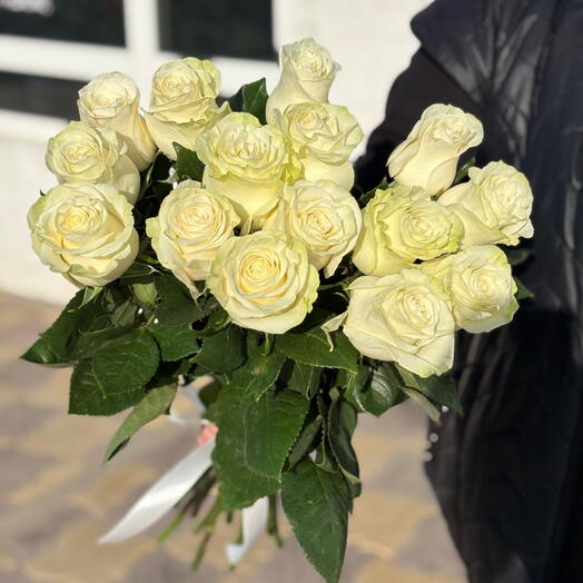 Букет из 15 белых роз