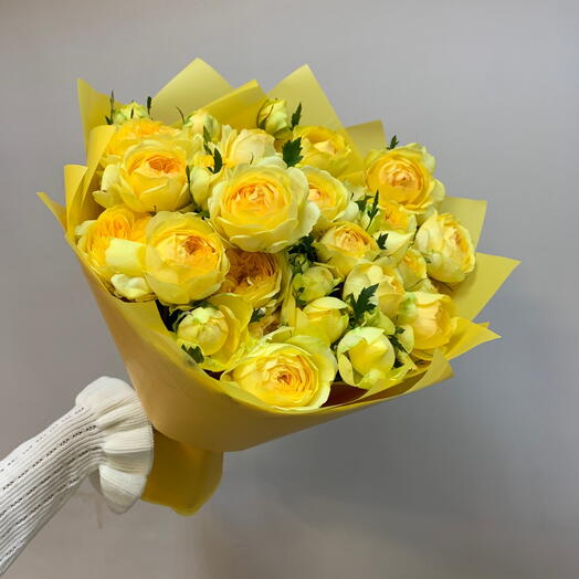 Букет из жёлтых кустовых пионовидных роз 💛