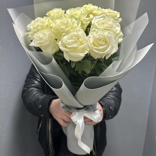 11 роз в сером фоамиране