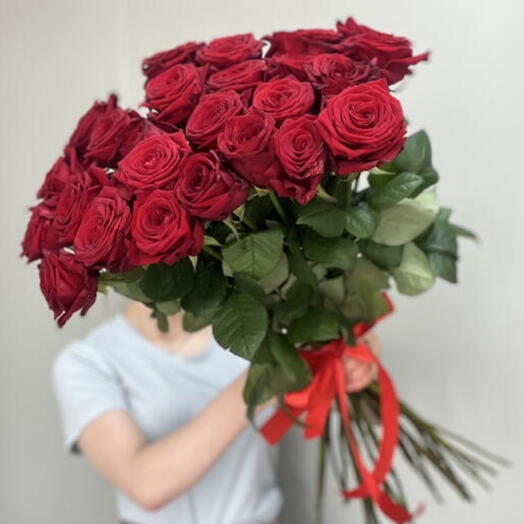 Букет высоких красных ароматных роз 🌹