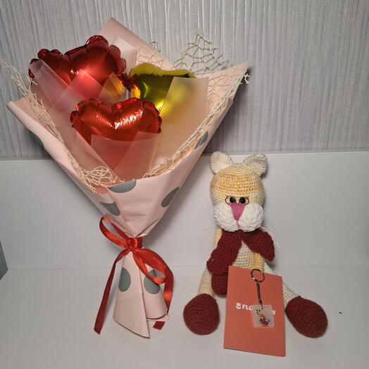 Подарочный набор Хенд Мейд-  котик    с сердечком и брелочек в подарок, ручная работа