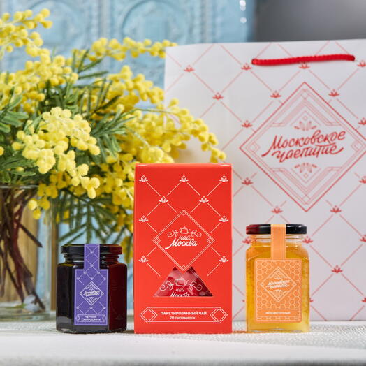 Набор чайный с вареньем из черной смородины и цветочным медом в подарочном пакете