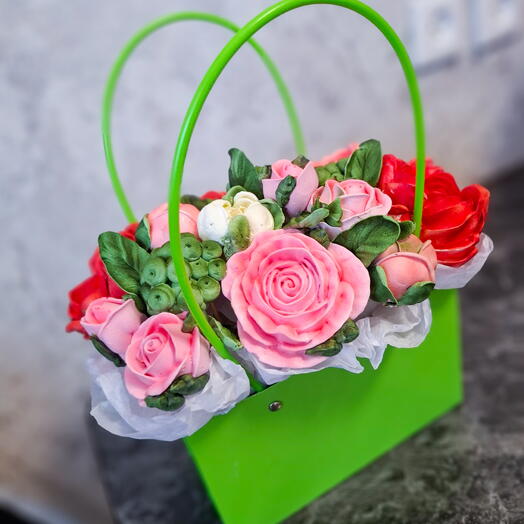 Пионы в корзинке