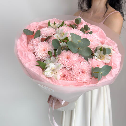 Нежный букет, кустовая хризантема и эвкалипт 💕
