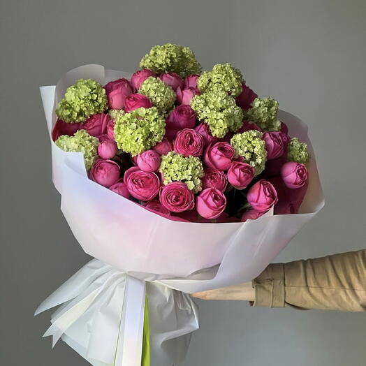 «Fresh pink» кустовая роза и вибурнум