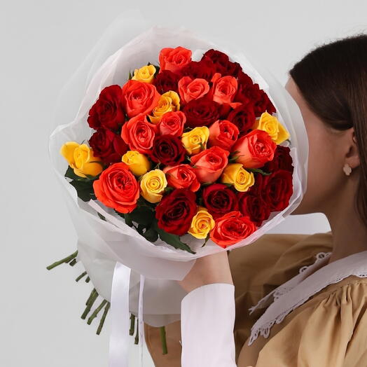 Букет из 35 ярких роз