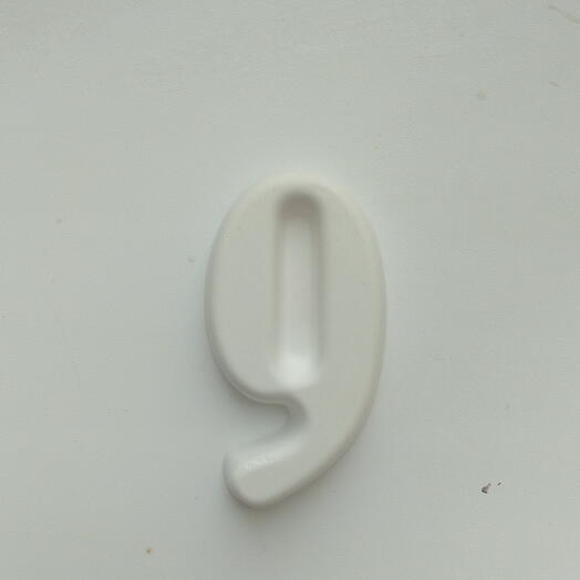 цифра 9 из гипса