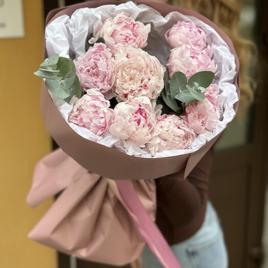 Букет пионов в круглой упаковке 💓🫰