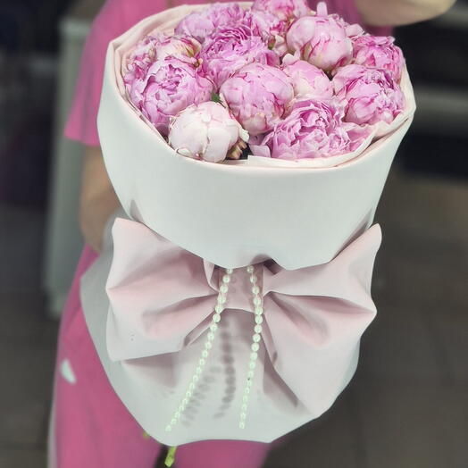 Букет из розовых крупных пионов 💝