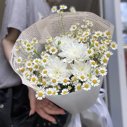 Комплимент с ромашками и хризантемами