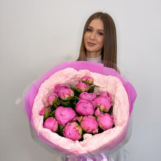Букет из 15 розовых пионов