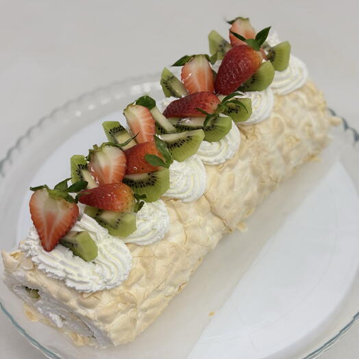 Меренговый рулет клубника и киви