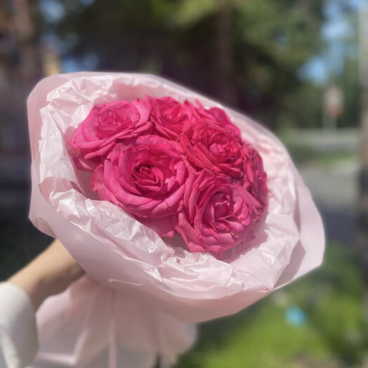 Букет из розовых роз