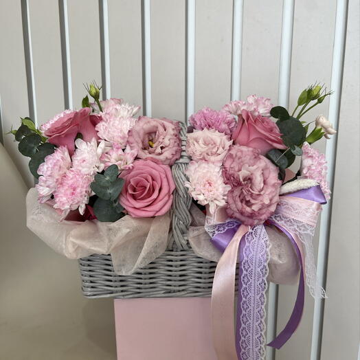 Корзинка с розами и крупной эустомой 💕🩷