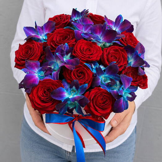 Red roses and a space orchid in a box