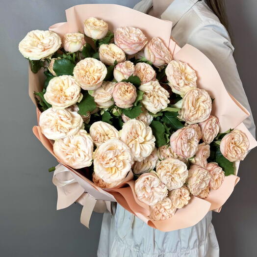 7 пионовидных кустовых роз WOW букет