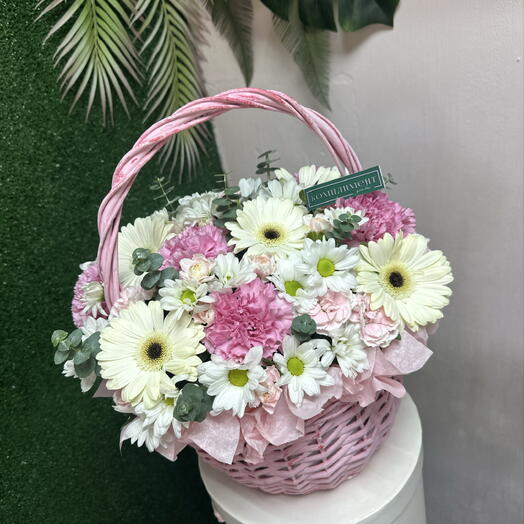 Корзина с ромашками