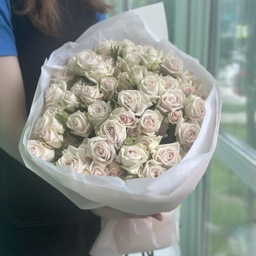 Букет из  11 нежных кустовых роз