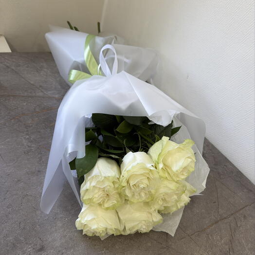 Букет белых роз