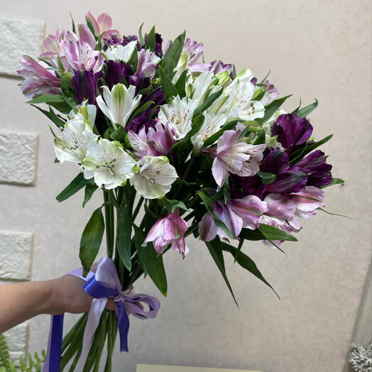 Букет из 15 альстромерий