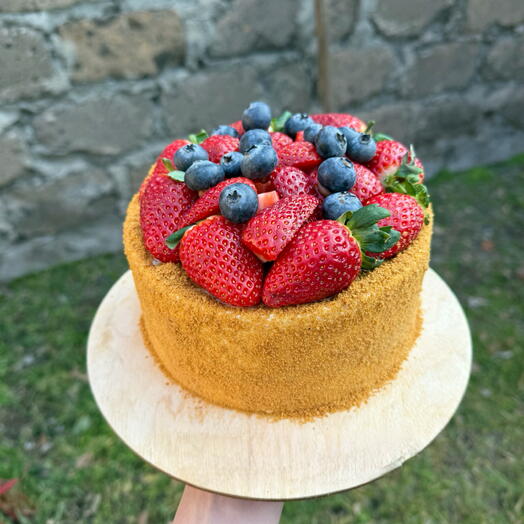 Медовик с ягодным оформлением🍯🍓