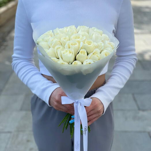 Букет из 35 белых роз