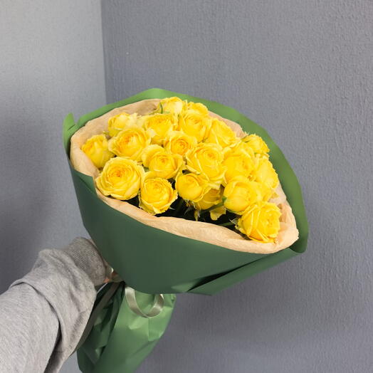 Монобукет из жёлтой пионовидной кустовой розы