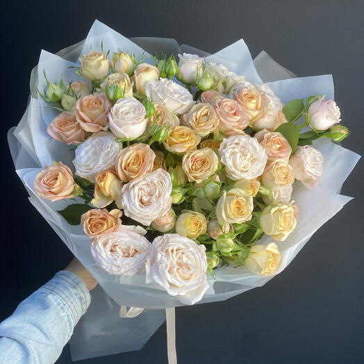 Микс из 9 кустовых роз