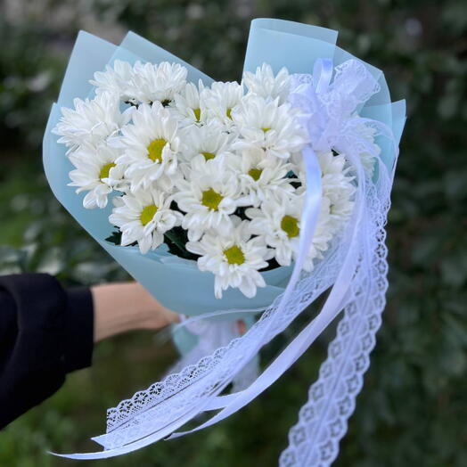 Букет из белых хризантем