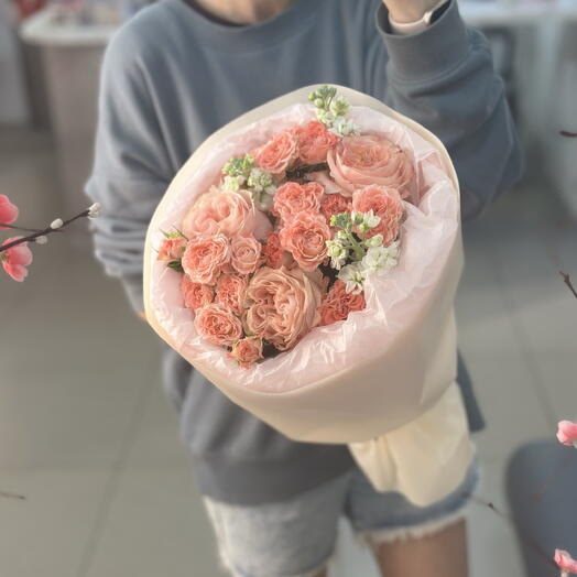 Букет сборный с розами и