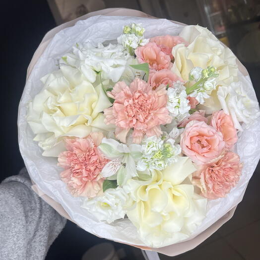 Авторский букет с французскими розами Мондиаль