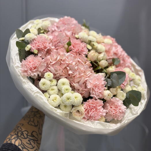Большой и пышный букет с гортензиями и кустовыми розами 💕🩷💓
