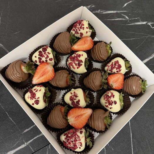 Клубника в шоколаде « Sweet »  16-20 ягод