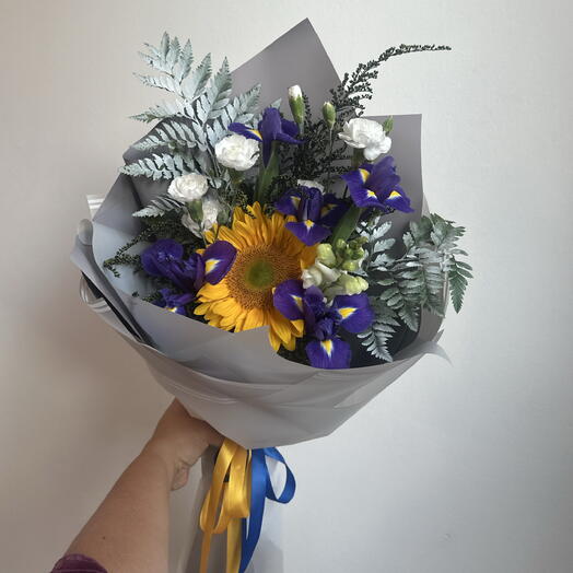 Букет с подсолнухом и ирисами 🌻