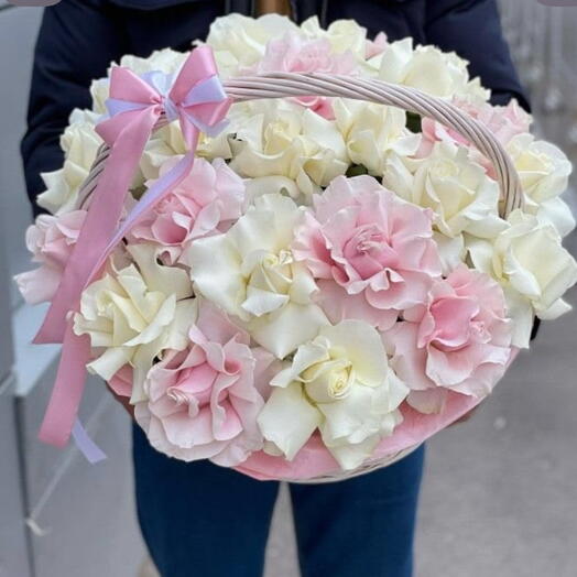 Корзина с французскими розами 1:9