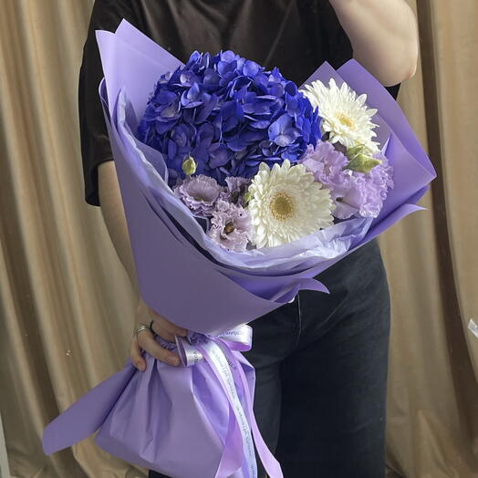 Букет комплимент из сиреневой гортензией, эустомой и герберами💜