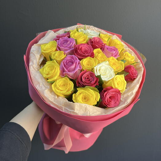 Яркий микс из 25 кенийских роз