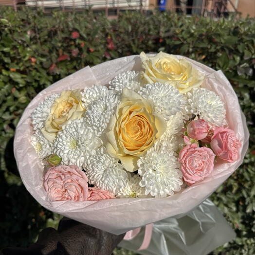 Милый букет 🌸 Роза кустовая, хризантема