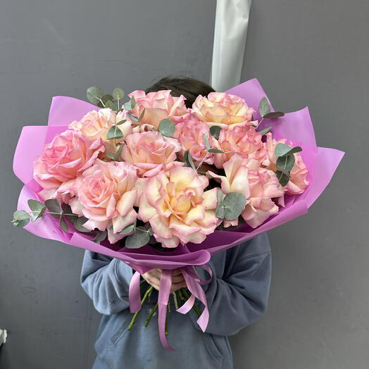 11 Нежных Французских Роз с Эвкалиптом 🌸