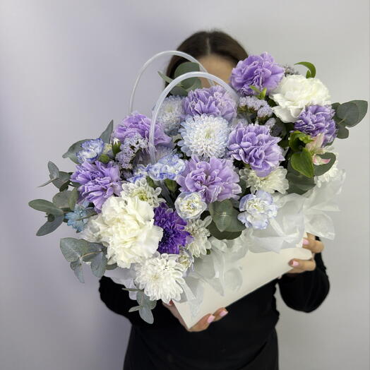 Композиция фиолетовая с диантусами и хризантемой 💜