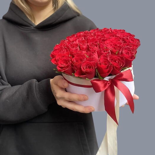 Шляпная коробка с красной розой 365 шт. 🌹