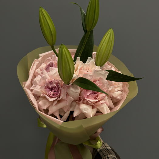 Букет с кустовой лилией и арома-розами 🌸🌸🌸